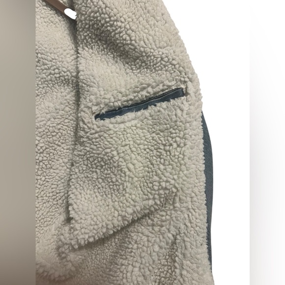 Levi’s The Sherpa Trucker Jacket - Picture 10 of 11